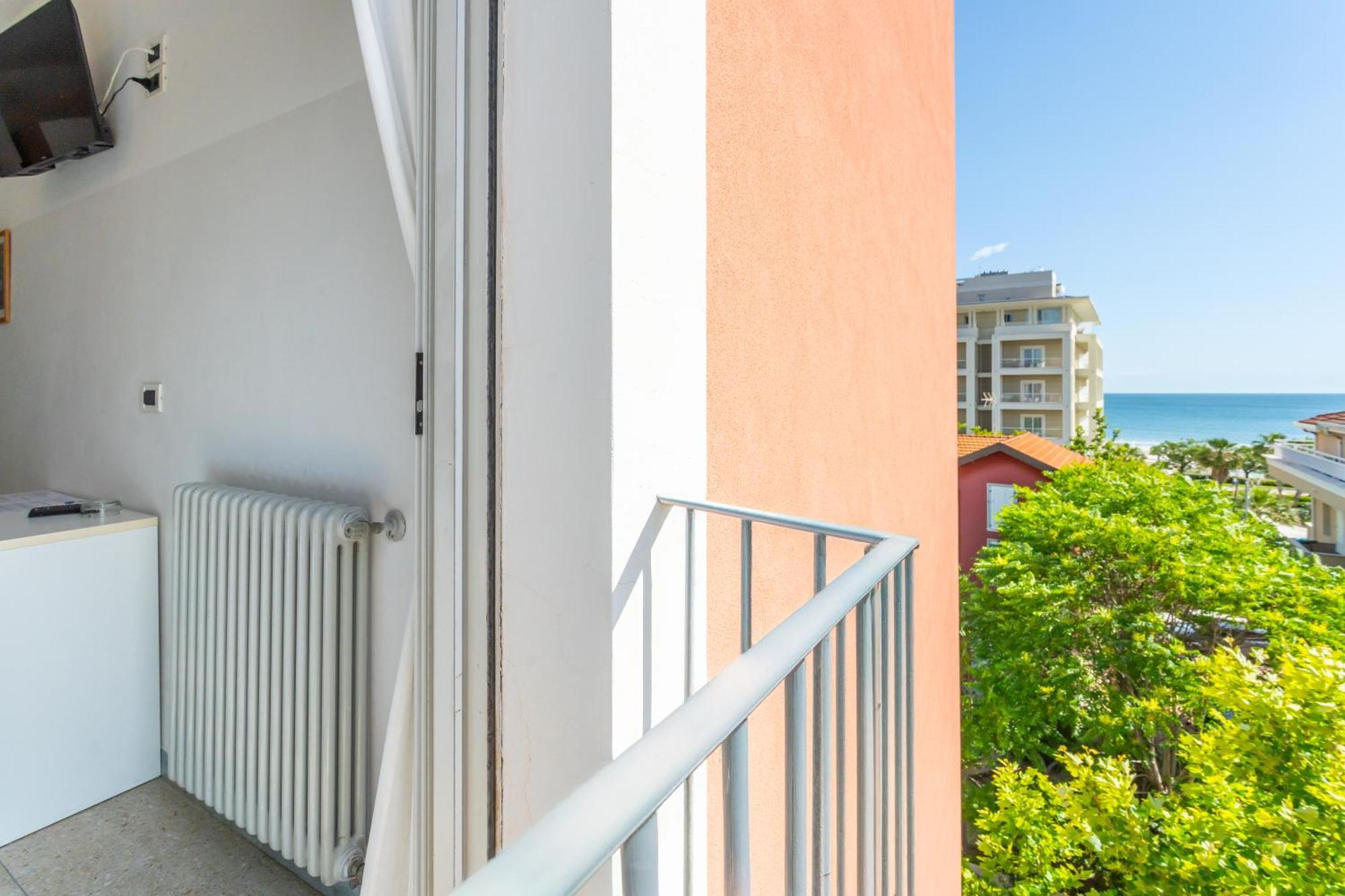 Hotel Selene - Vista Mare Riccione Exteriör bild